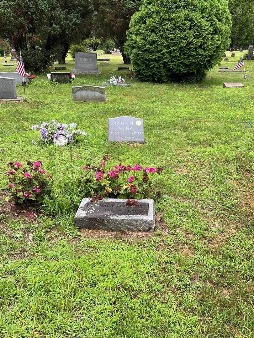 Marie James Saul's grave. Photo 2