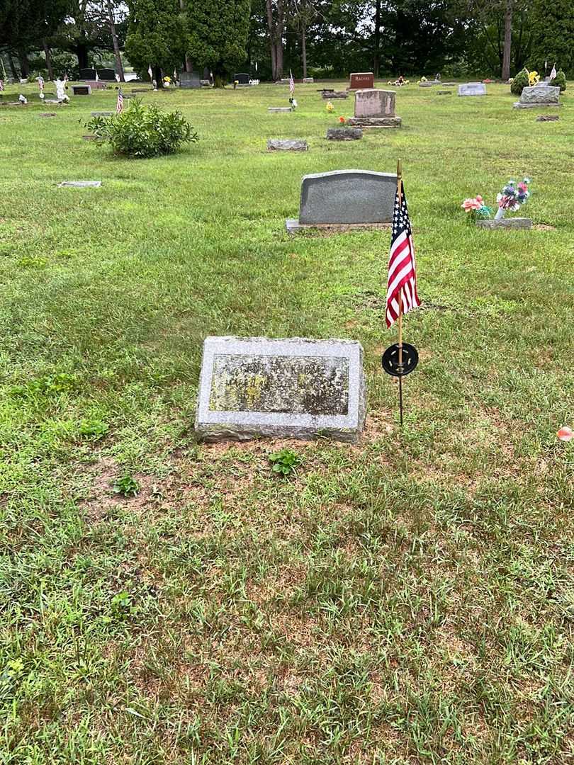 Gene Ankrom's grave. Photo 2