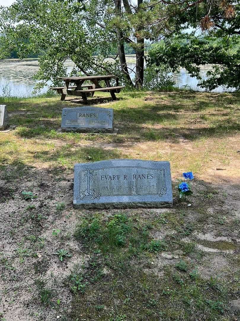Evart R. Ranes's grave. Photo 2