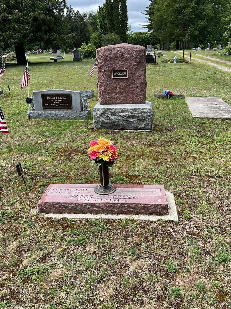 Edward Gale MacKlem's grave. Photo 2