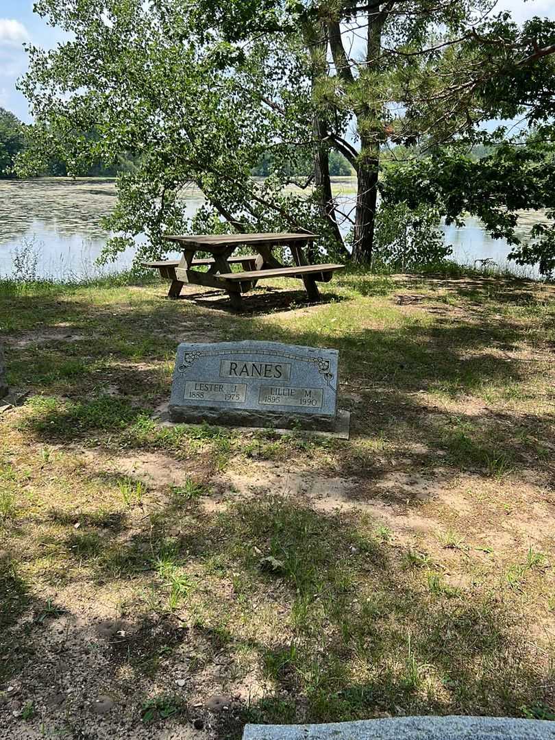 Lillie M. Ranes's grave. Photo 2