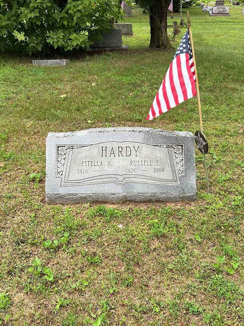 Russell E. Hardy's grave. Photo 1