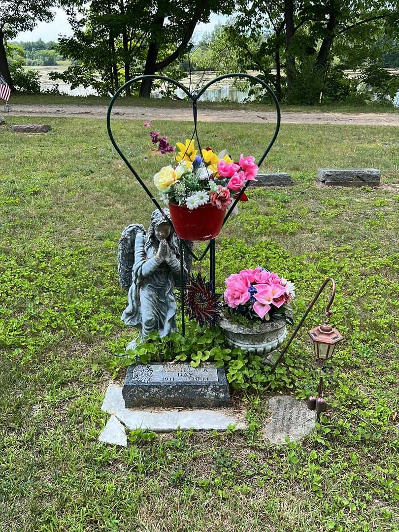 Armilla A. Day's grave. Photo 2