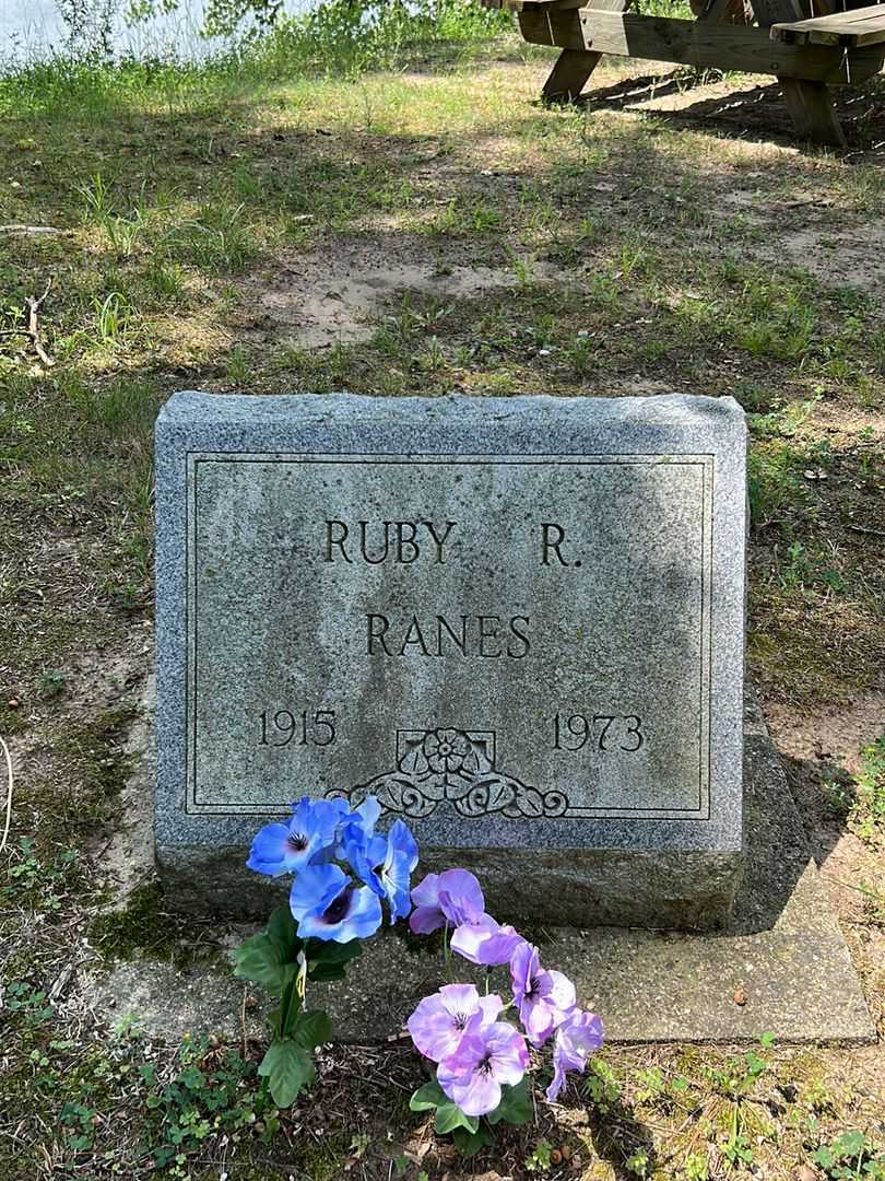 Ruby R. Ranes's grave. Photo 1