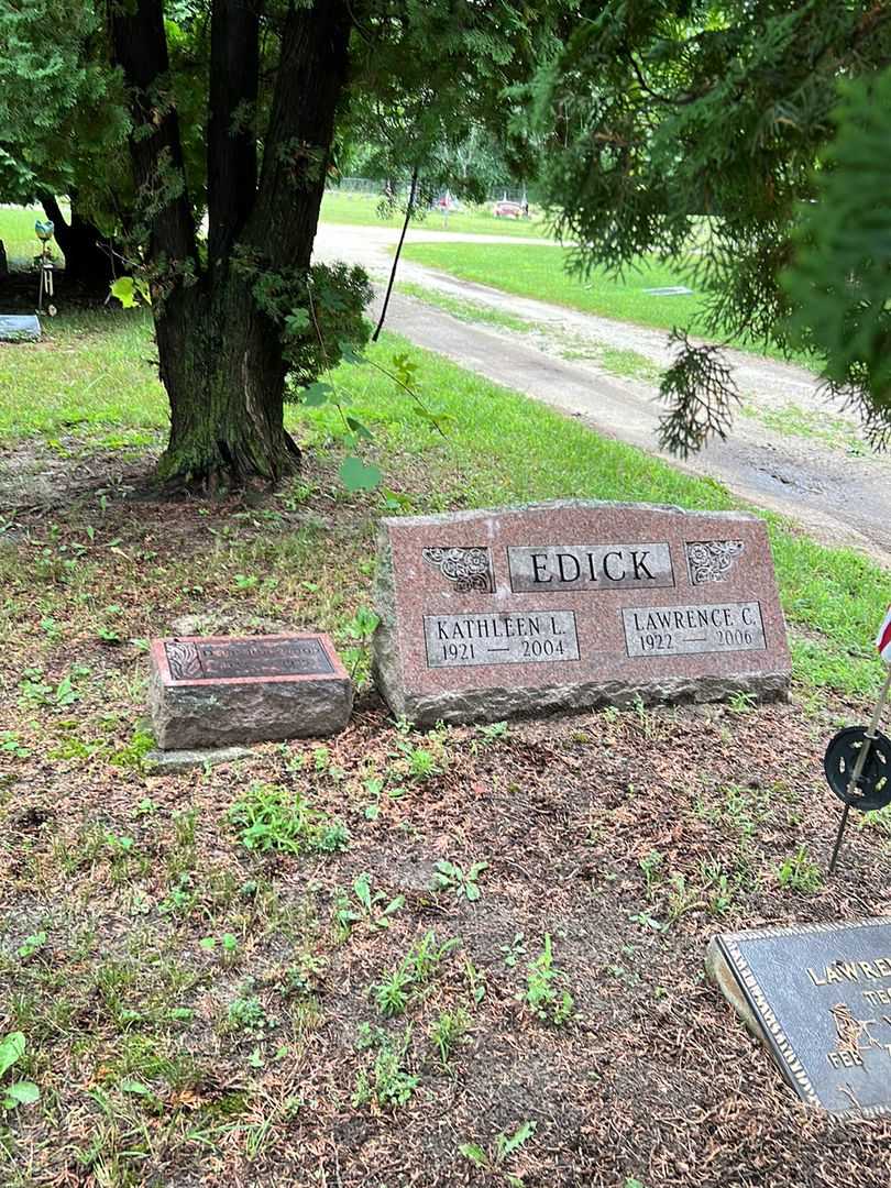 Lawrence C. Edick's grave. Photo 2