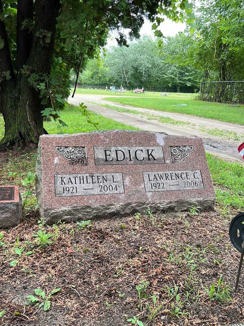 Lawrence C. Edick's grave. Photo 1