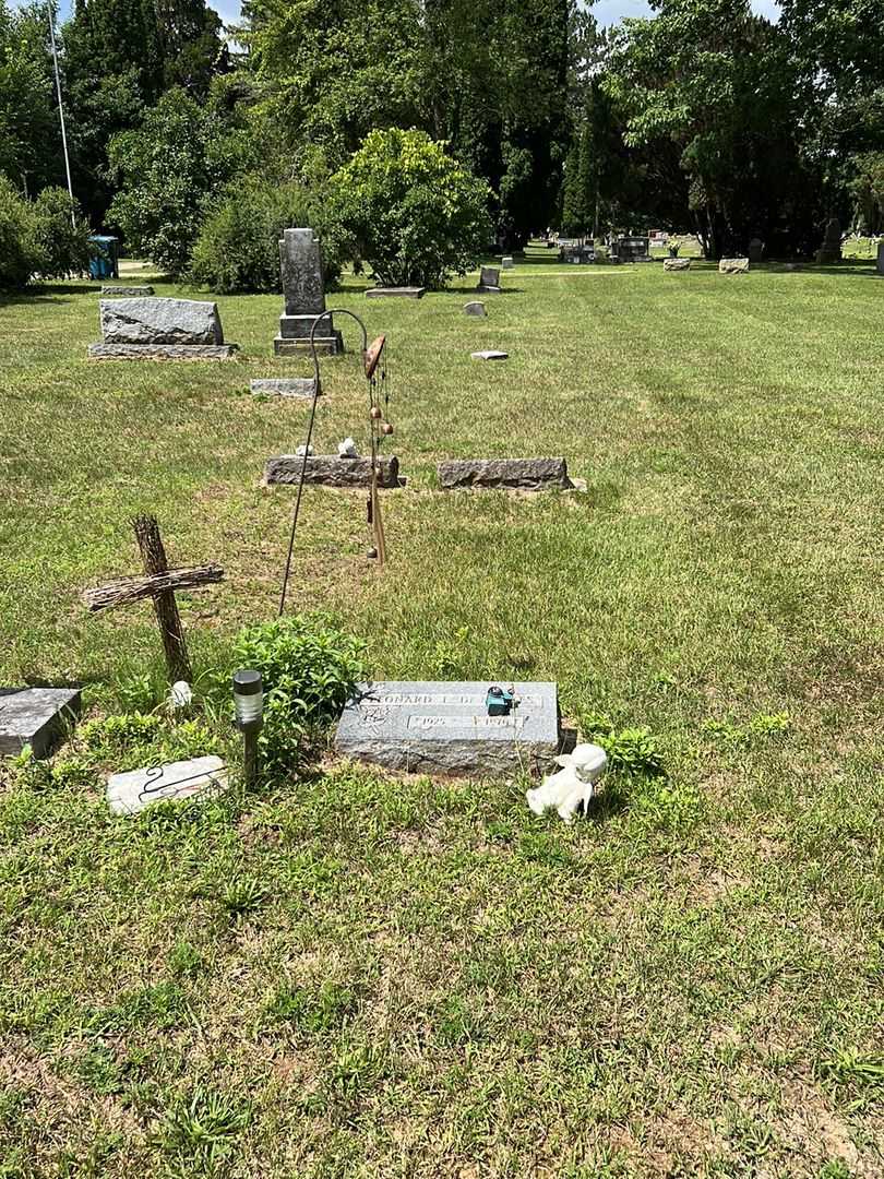 Leonard L. De Moines's grave. Photo 2