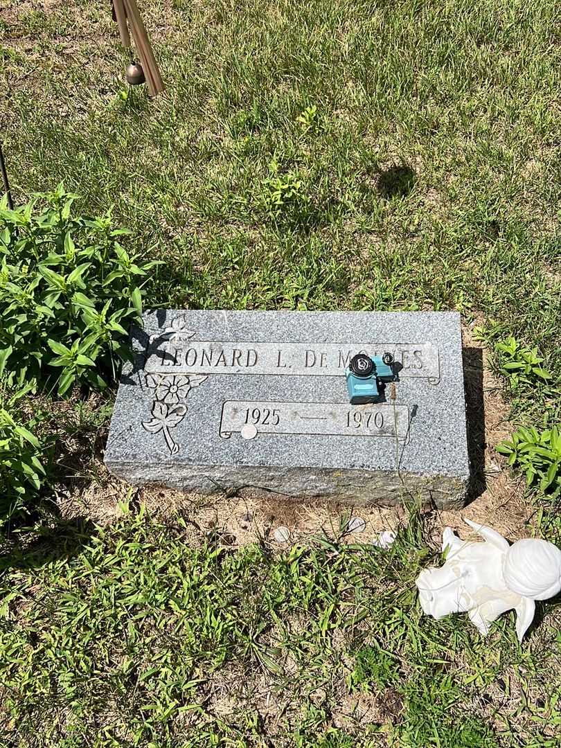 Leonard L. De Moines's grave. Photo 1