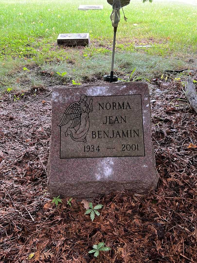 Norma Jean Benjamin's grave. Photo 1